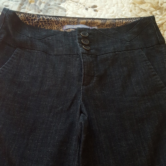 Bermuda shorts. - Picture 2 of 3